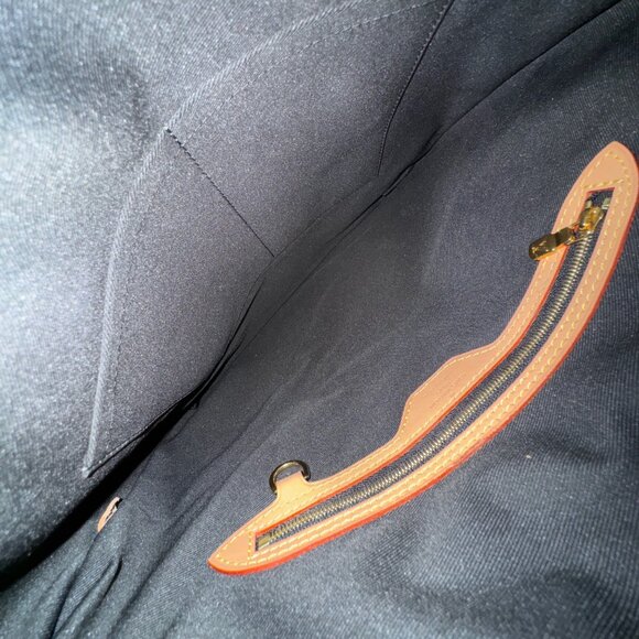 Louis Vuitton MONOGRAM REVERSE CANVAS Carry It - Picture 3 of 13